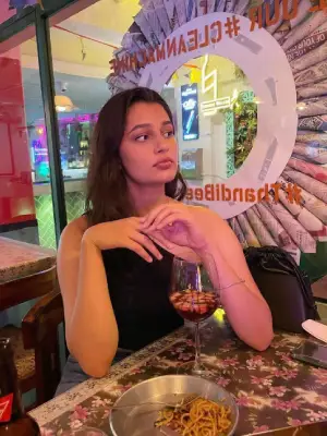 Ishita Dubey 21 Years Old offers rubbing penis between the breasts